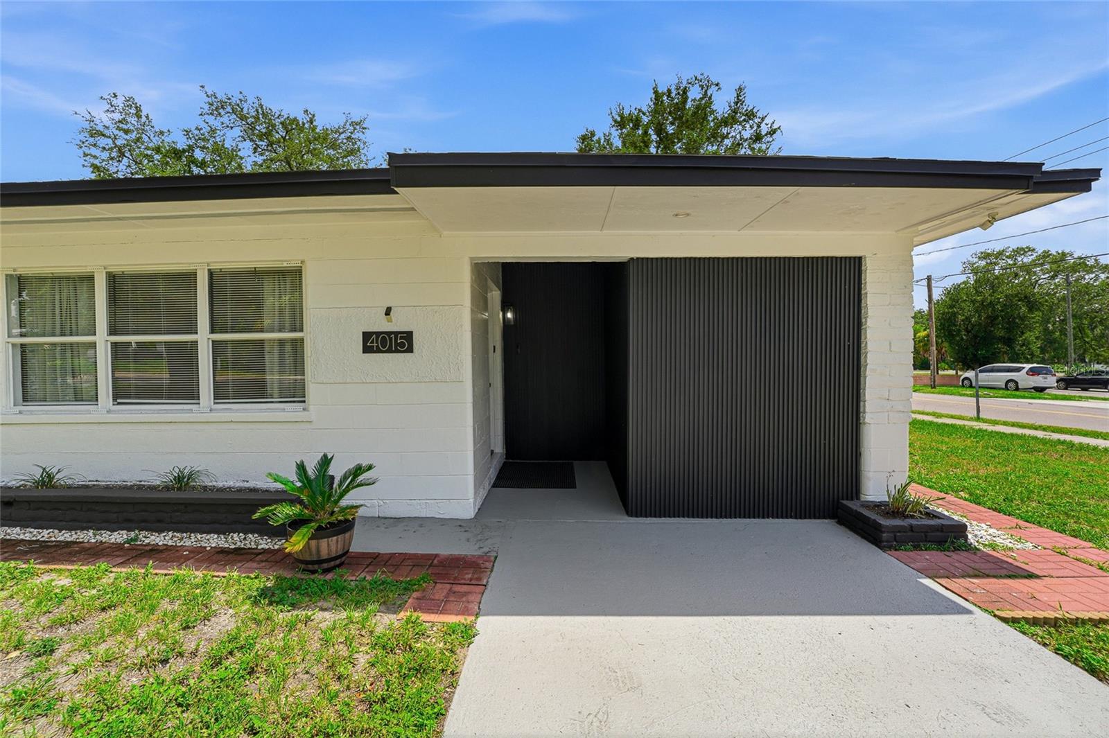 4015 River Hills Dr, Tampa, FL 33617 photo