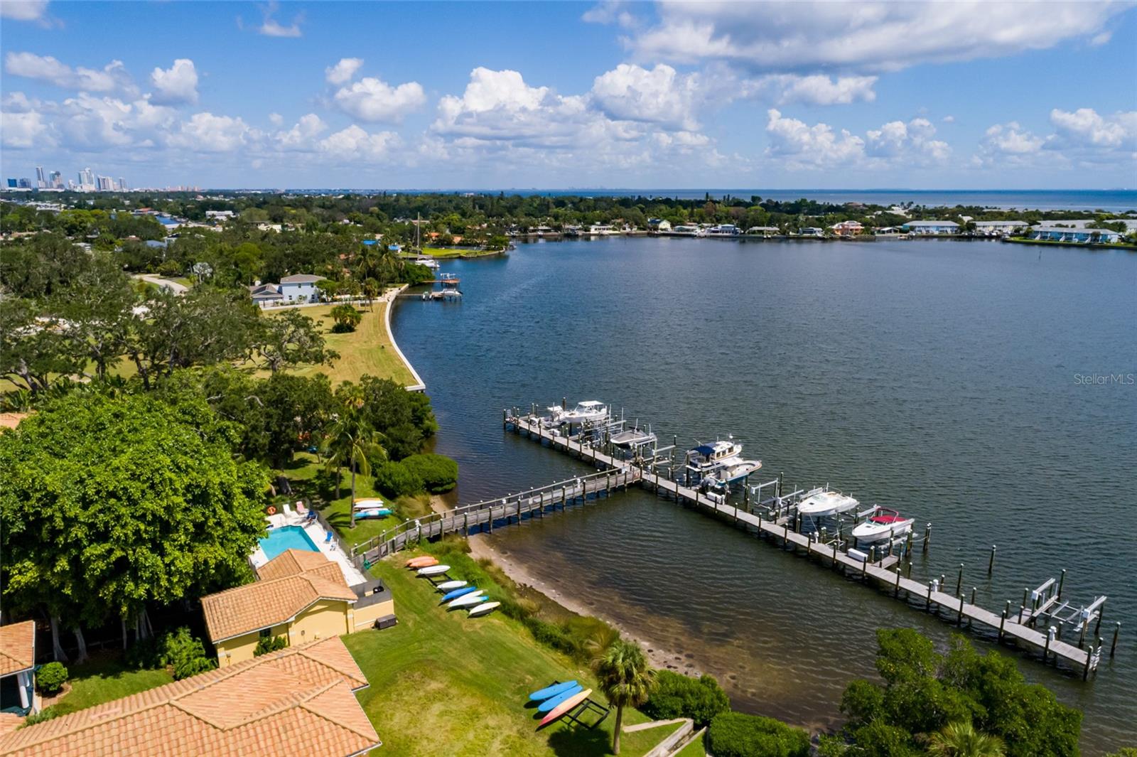 190 Banyan Bay Dr, Saint Petersburg, FL 33705 photo