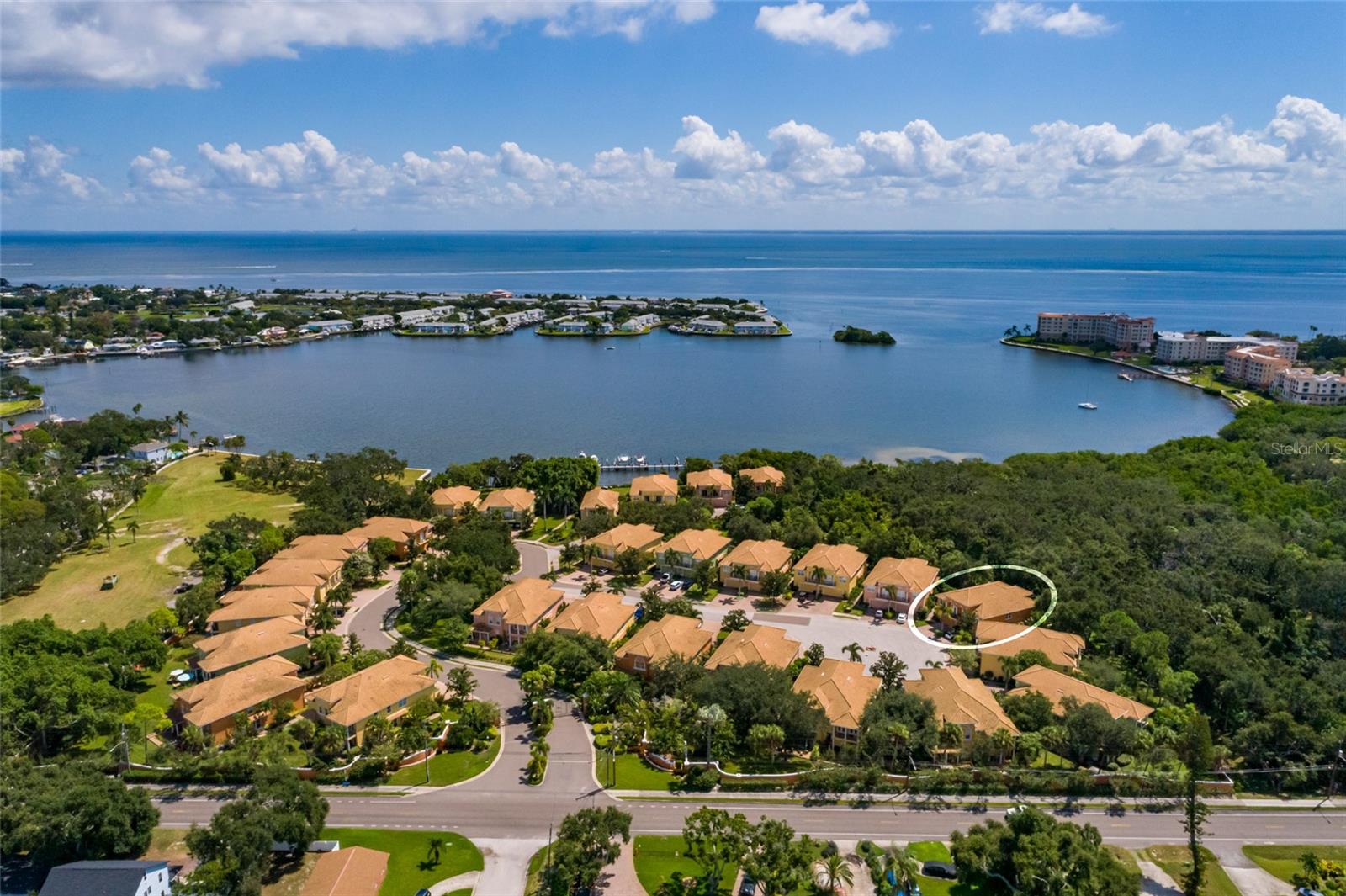 190 Banyan Bay Dr, Saint Petersburg, FL 33705 photo