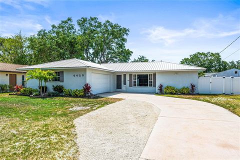 Single Family Residence in SARASOTA FL 4425 PARNELL DRIVE.jpg