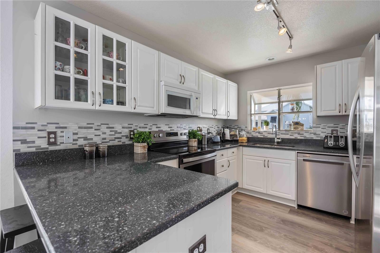 13951 Harbor View Dr, Seminole, FL 33776 photo