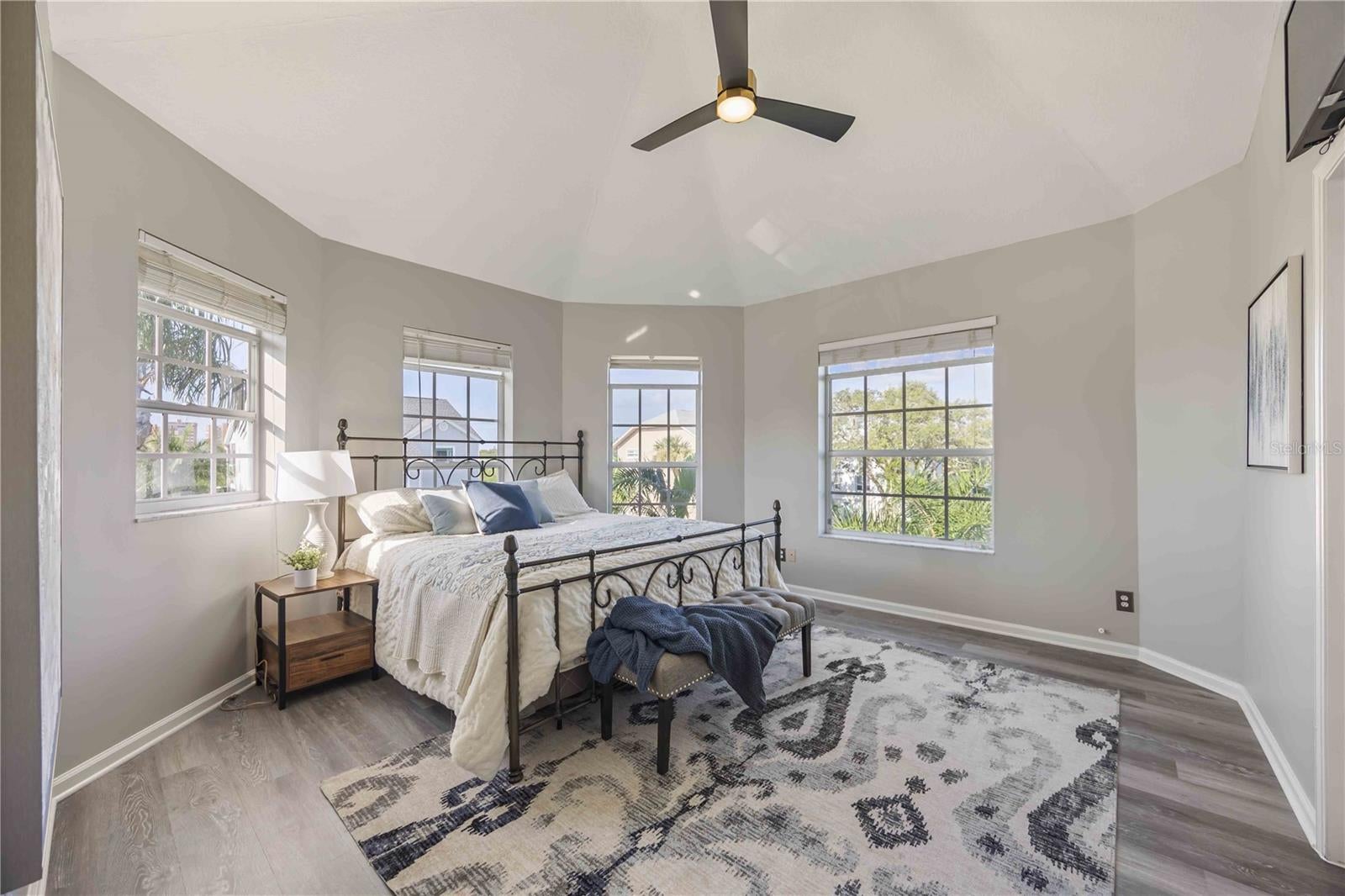 13951 Harbor View Dr, Seminole, FL 33776 photo