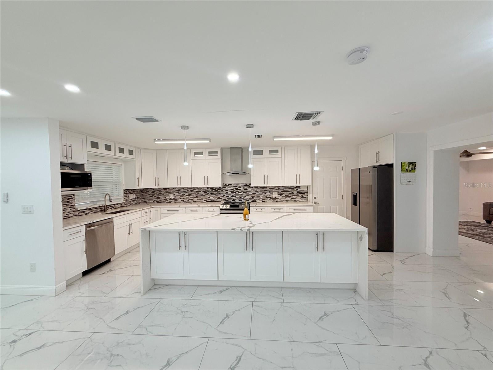 1557 Robinson Dr, Saint Petersburg, FL 33710 photo