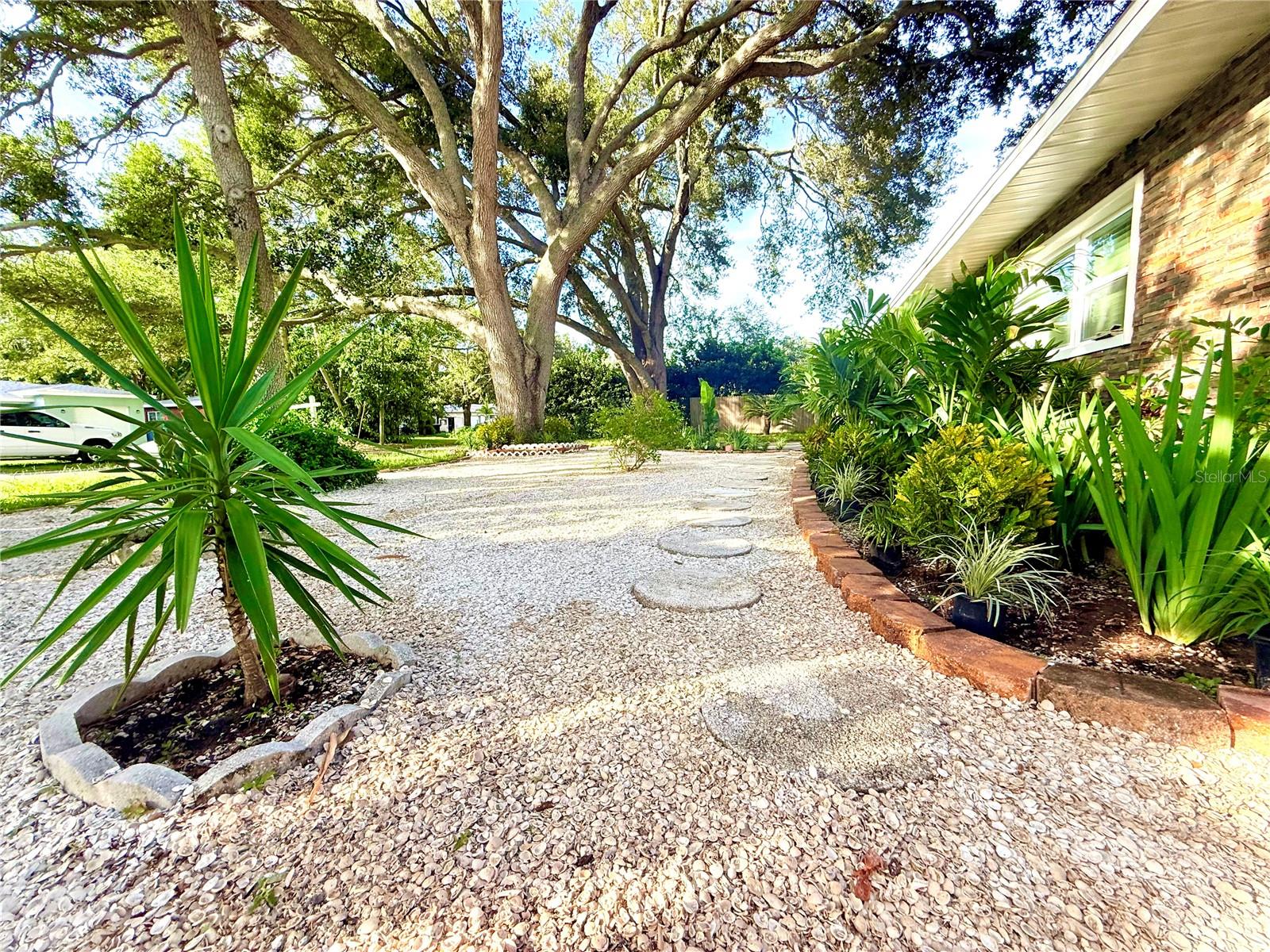 1557 Robinson Dr, Saint Petersburg, FL 33710 photo