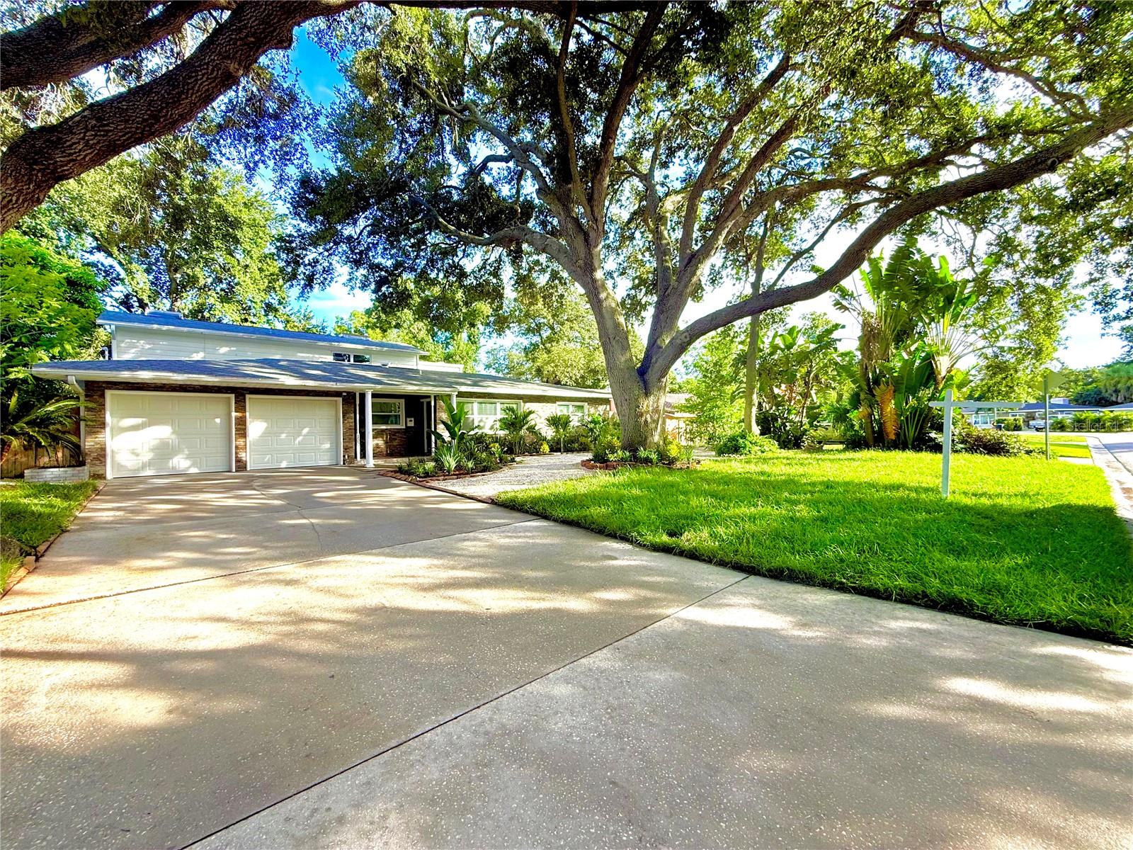 1557 Robinson Dr, Saint Petersburg, FL 33710