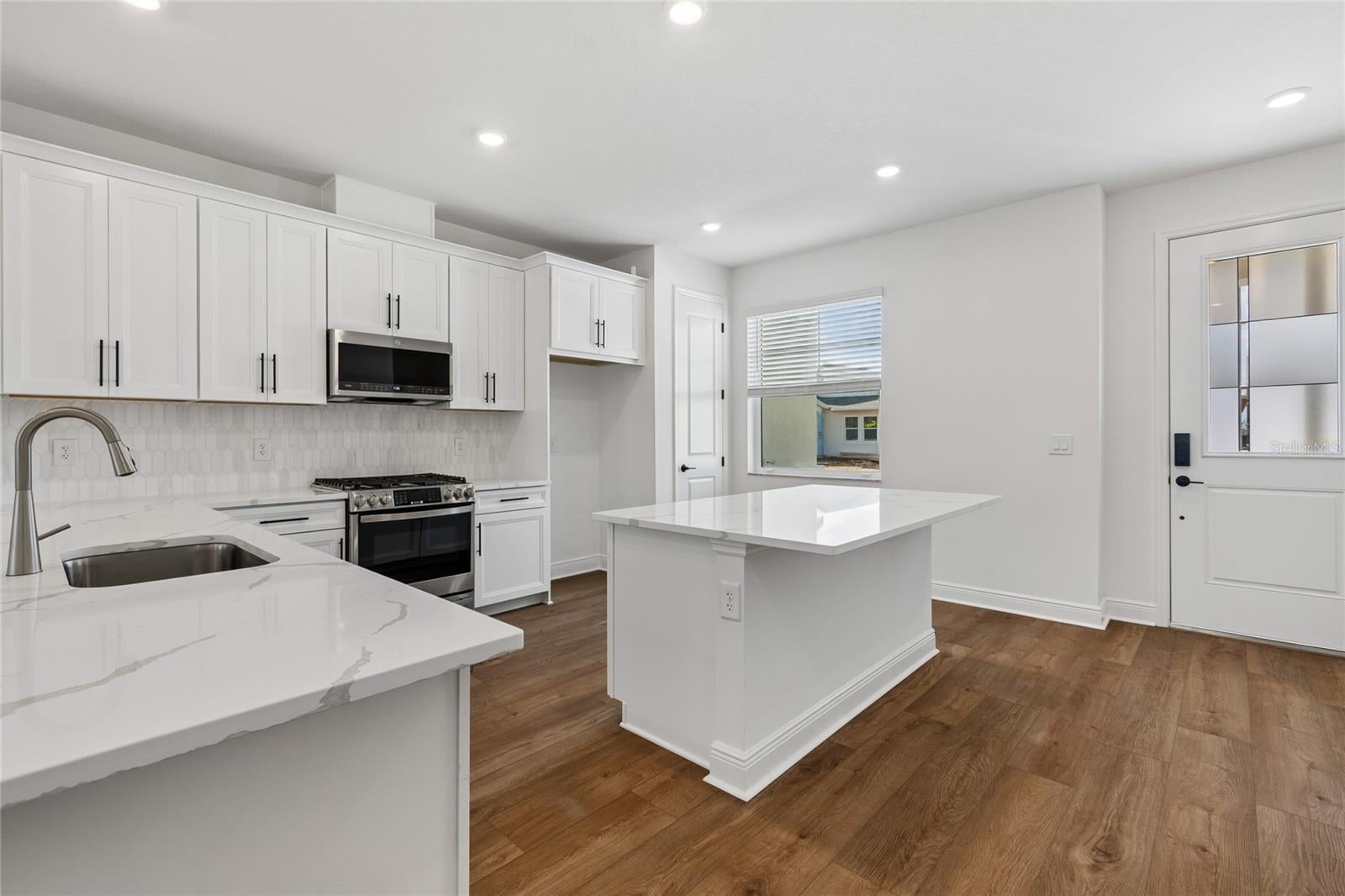 8215 Seaflower Pkwy, Bradenton, FL 34210 photo