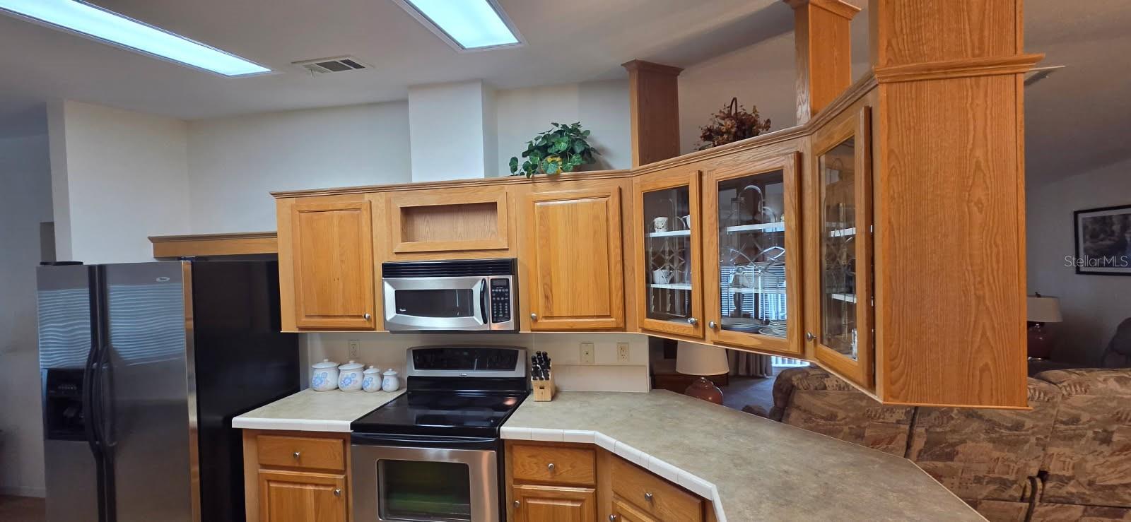 37437 Gill Ave, Zephyrhills, FL 33541 photo