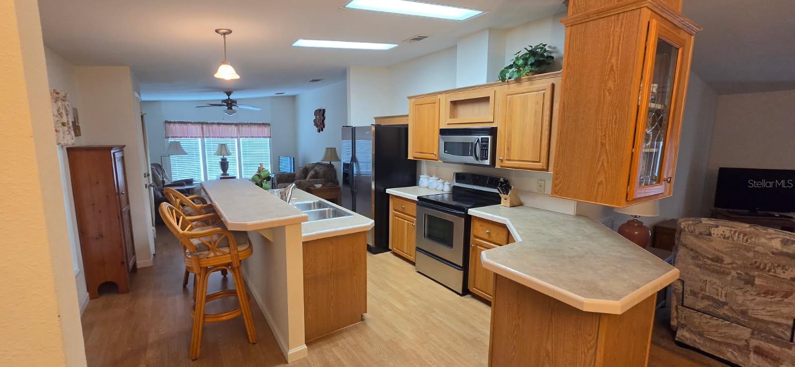 37437 Gill Ave, Zephyrhills, FL 33541 photo