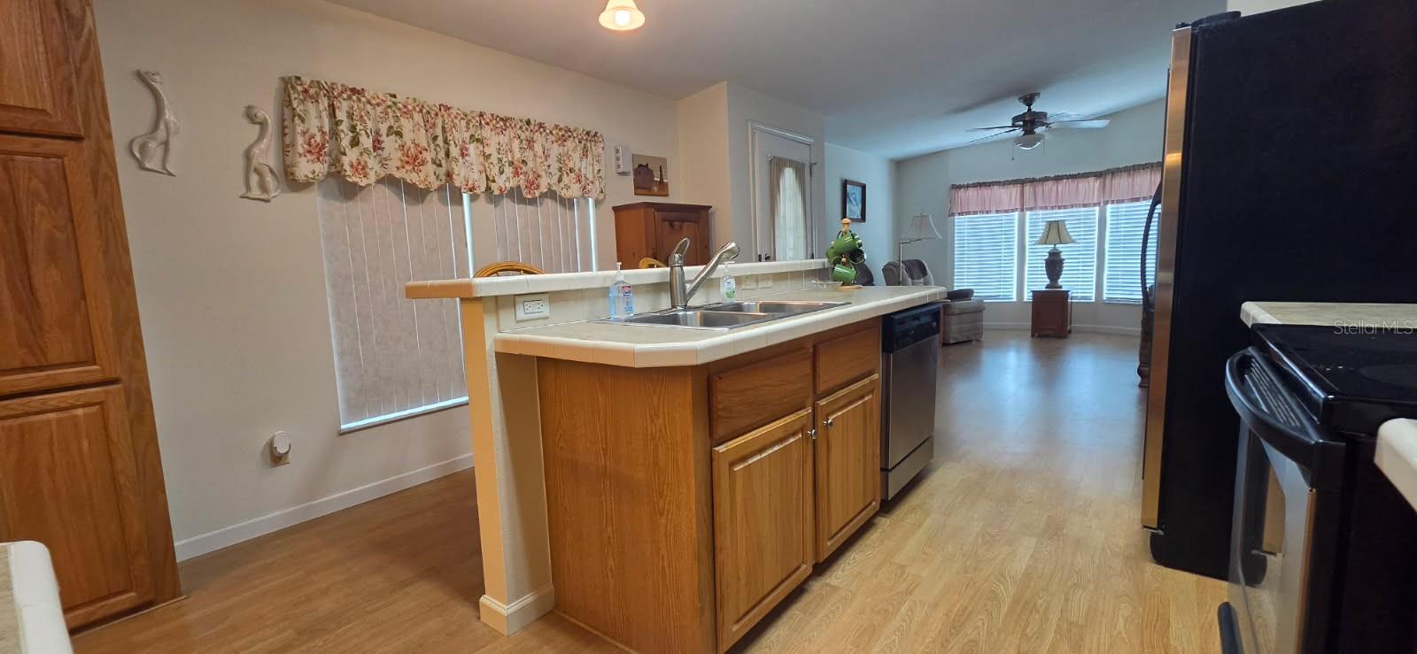 37437 Gill Ave, Zephyrhills, FL 33541 photo