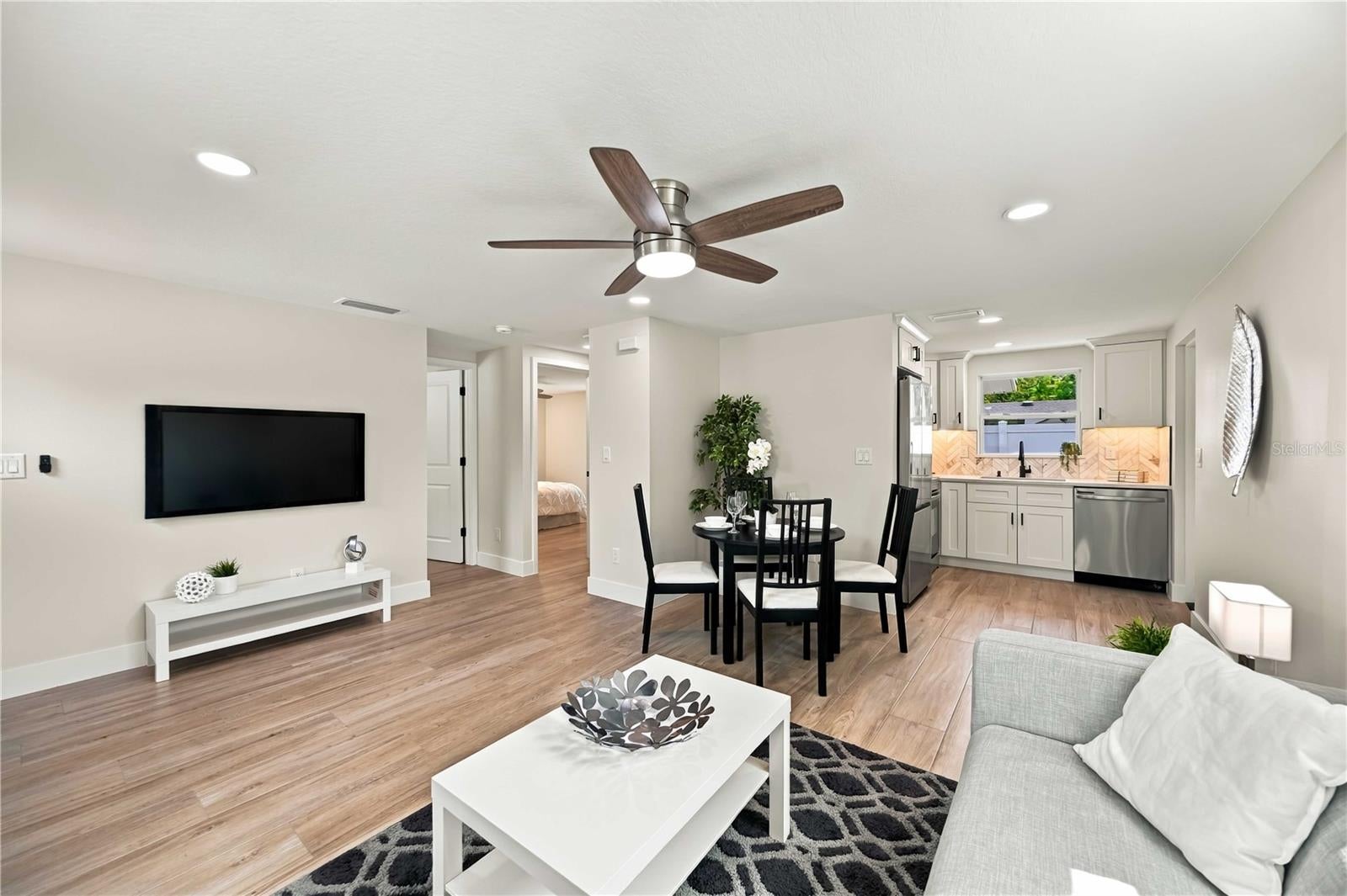 1802 Robinhood St, Sarasota, FL 34231 photo