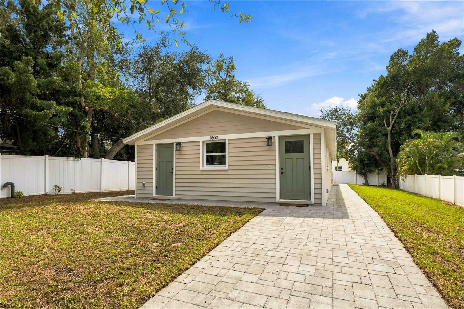 1802 Robinhood St, Sarasota, FL 34231 photo