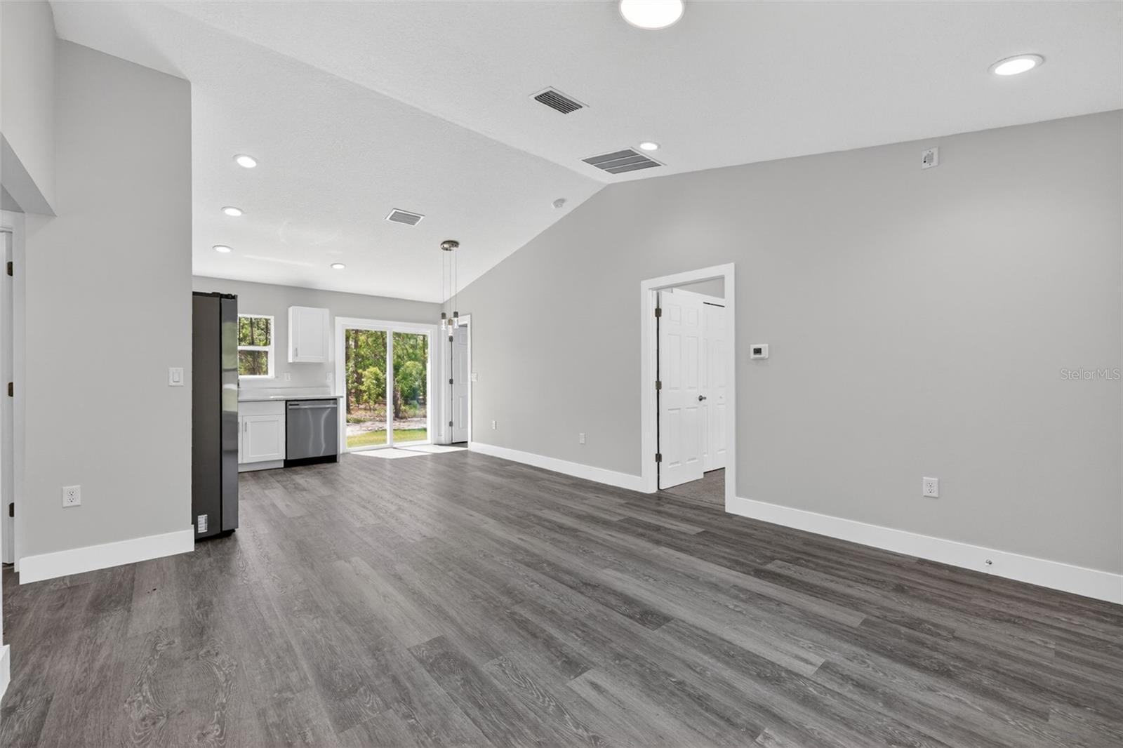 24402 NW Aspen Ln, Dunnellon, FL 34431 photo