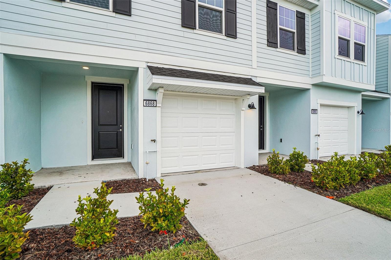 6868 Holcombe Down Dr, Zephyrhills, FL 33541 photo