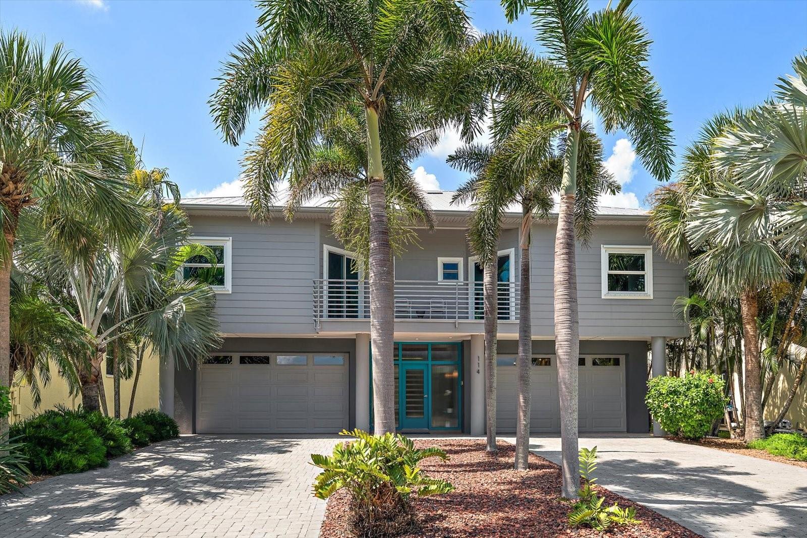 114 13 St, Belleair Beach, FL 33786