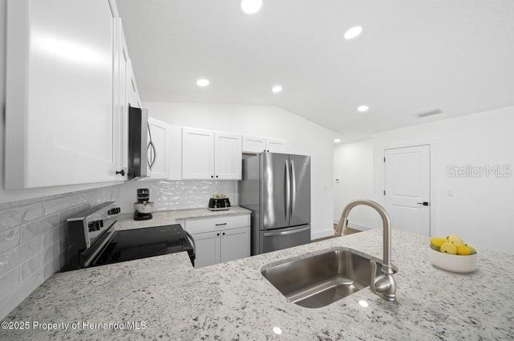12470 Barnevelde Rd, Weeki Wachee, FL 34614 photo