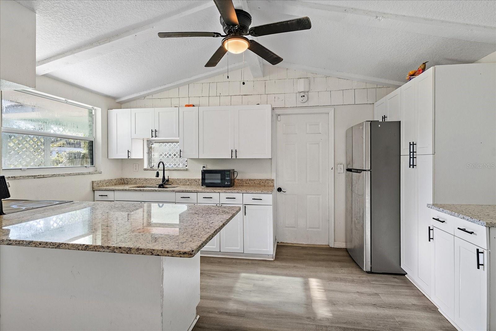 403 Pinewood Ave, Nokomis, FL 34275 photo