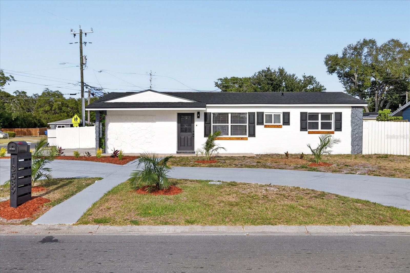 13589 120 St, Largo, FL 33778