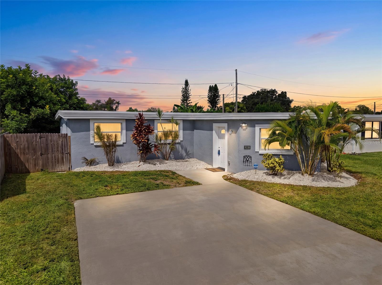 9218 86 St, Seminole, FL 33777