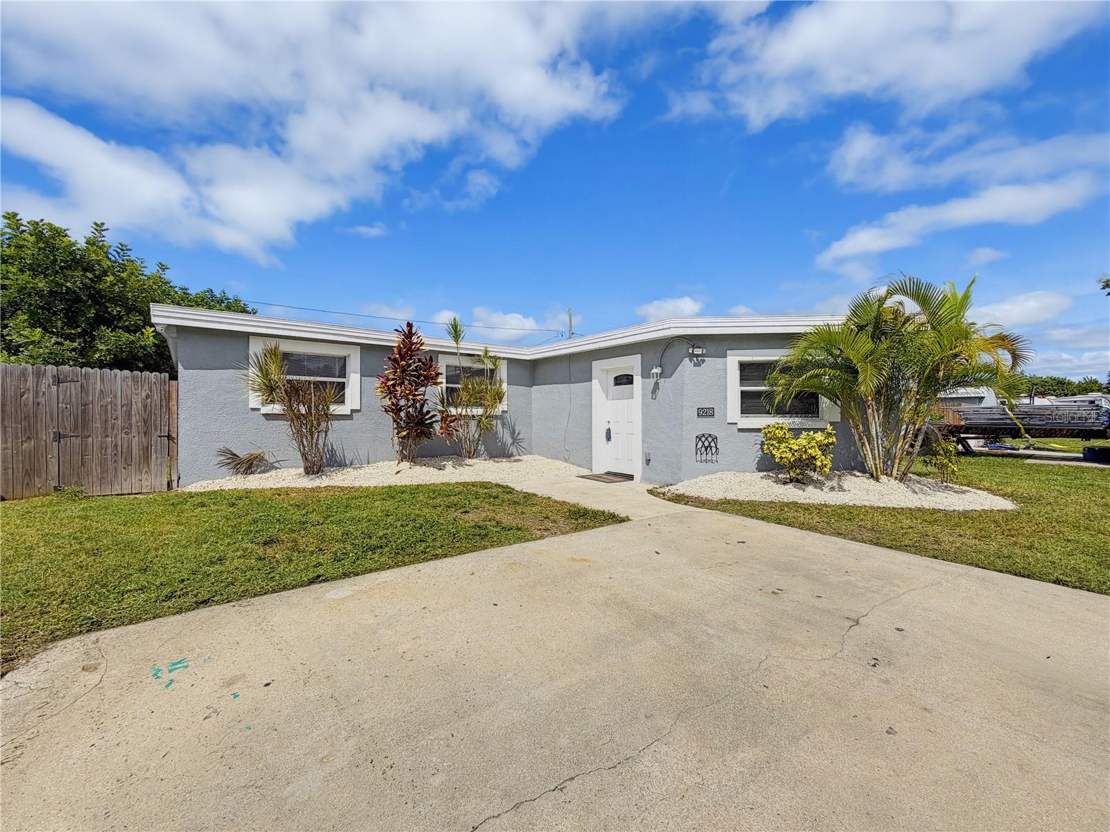 9218 86 St, Seminole, FL 33777 photo