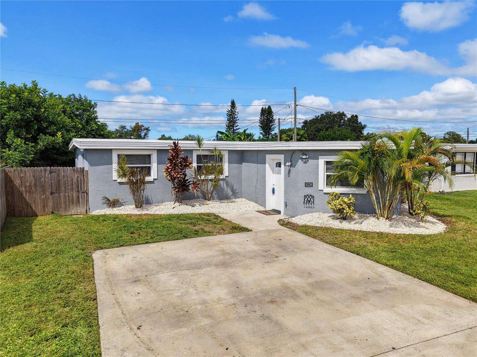 9218 86 St, Seminole, FL 33777 photo