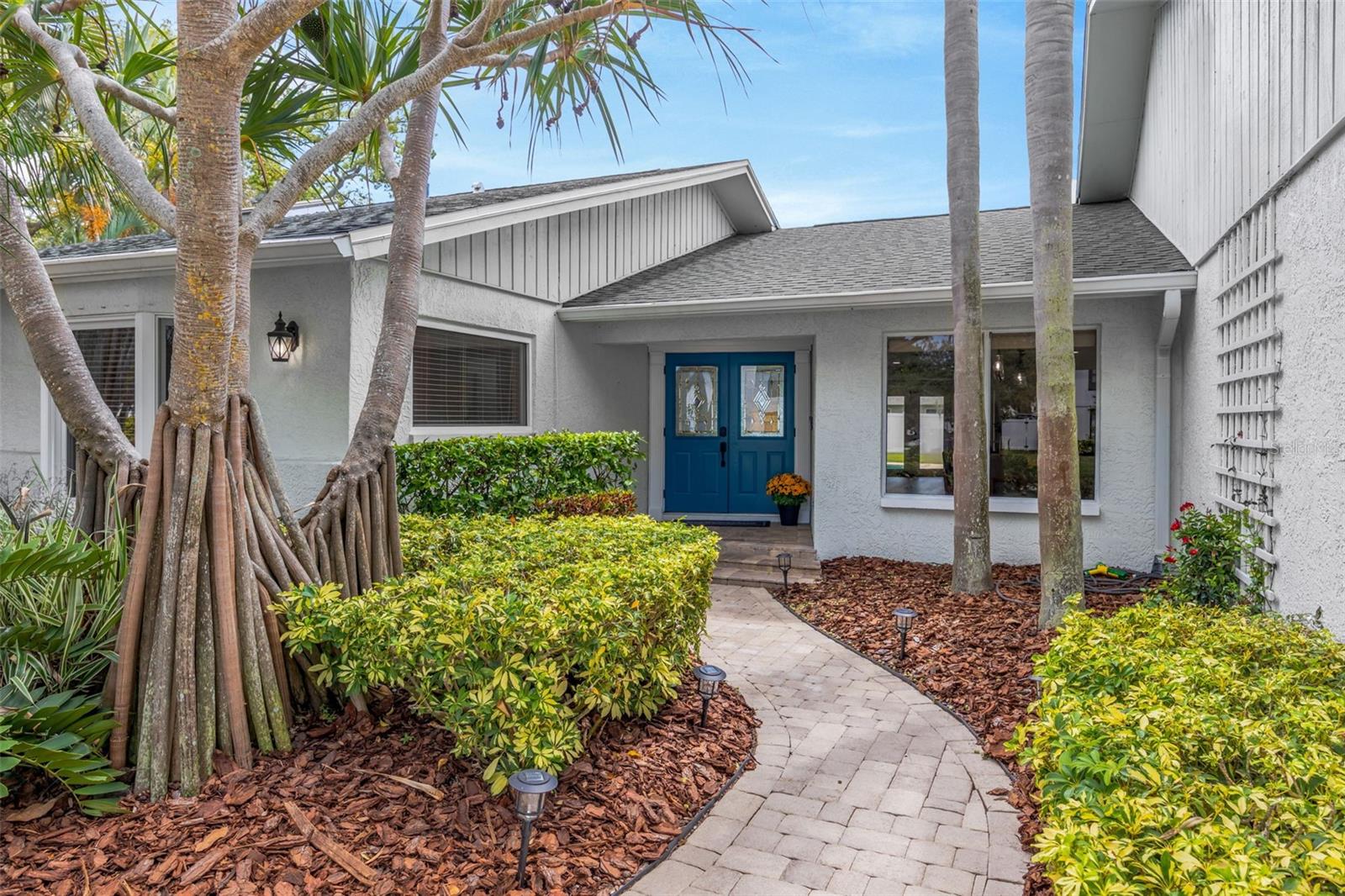 2339 Kings Point Dr, Largo, FL 33774 photo