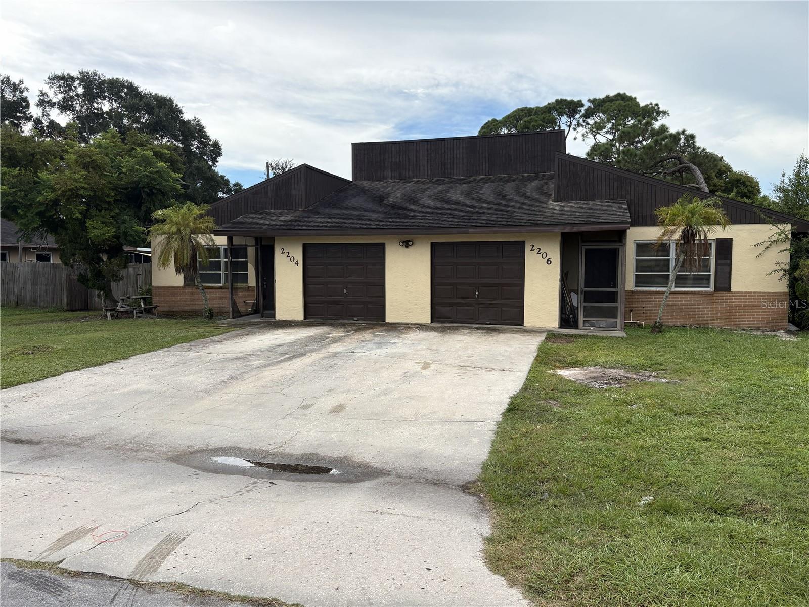 2204 54 Avenue Dr, Bradenton, FL 34207