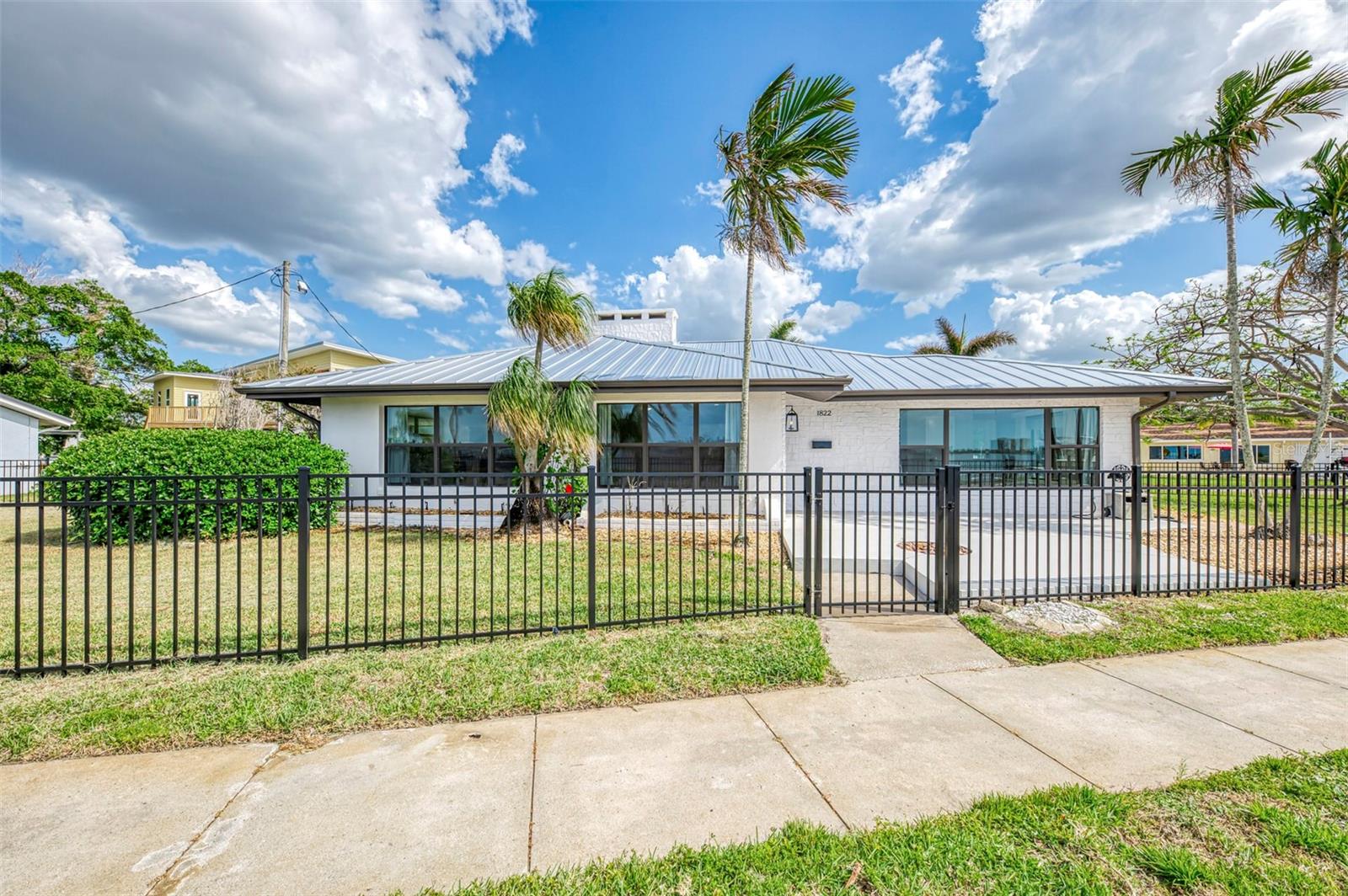 1822 Riverside Dr, Bradenton, FL 34208 photo