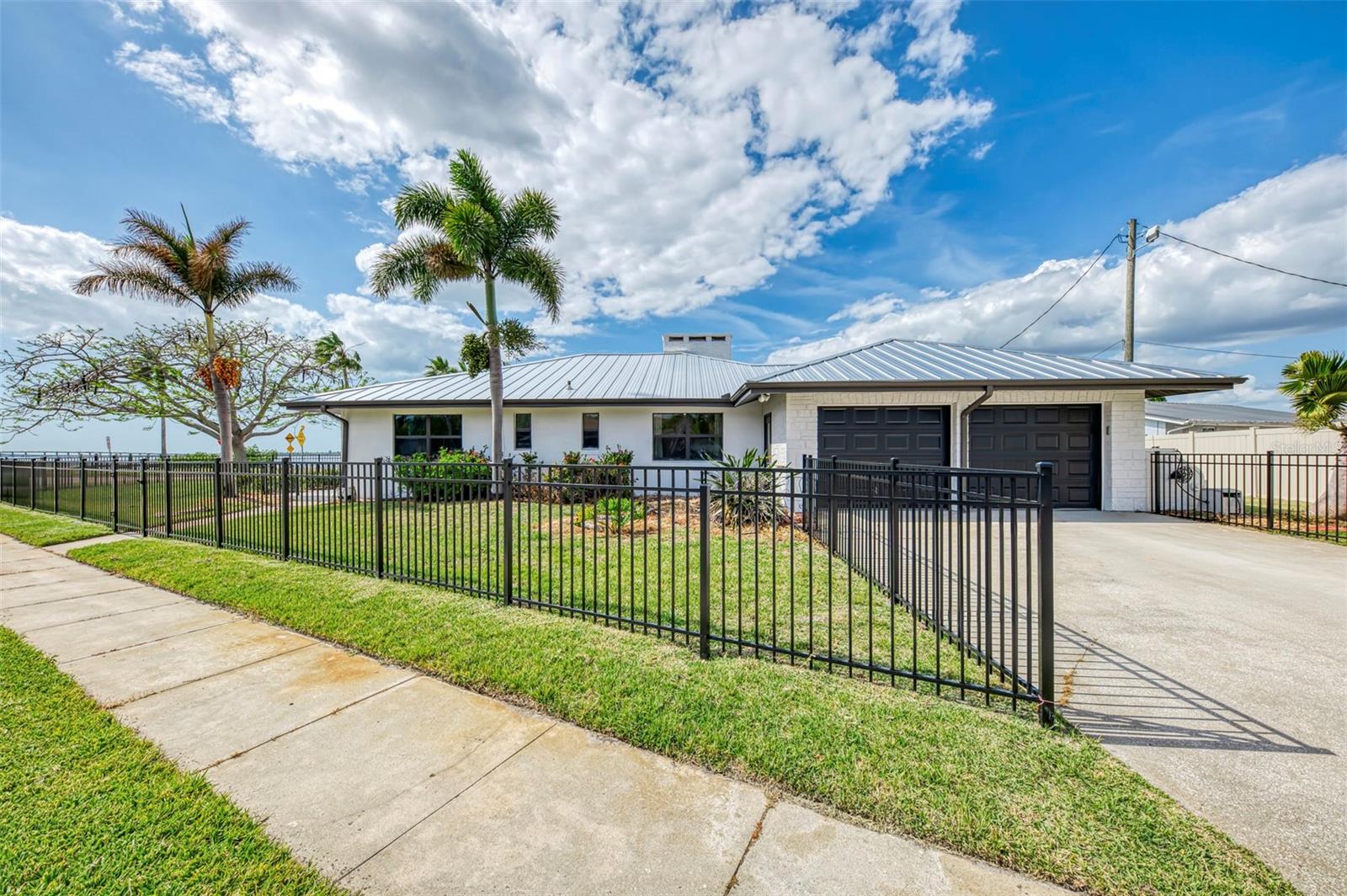 1822 Riverside Dr, Bradenton, FL 34208 photo