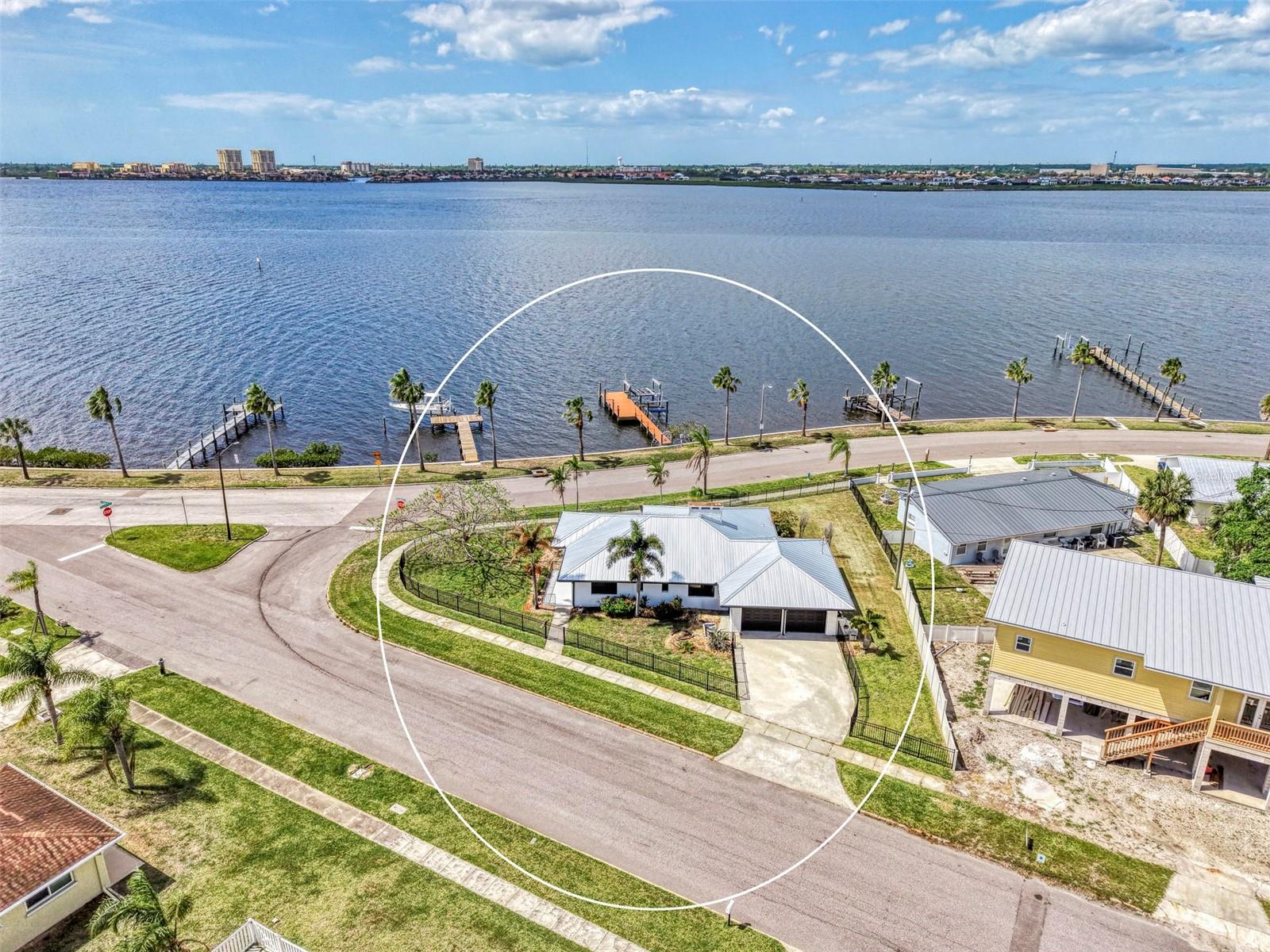 1822 Riverside Dr, Bradenton, FL 34208 photo