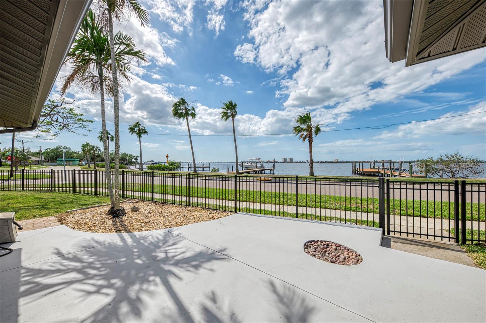 1822 Riverside Dr, Bradenton, FL 34208 photo