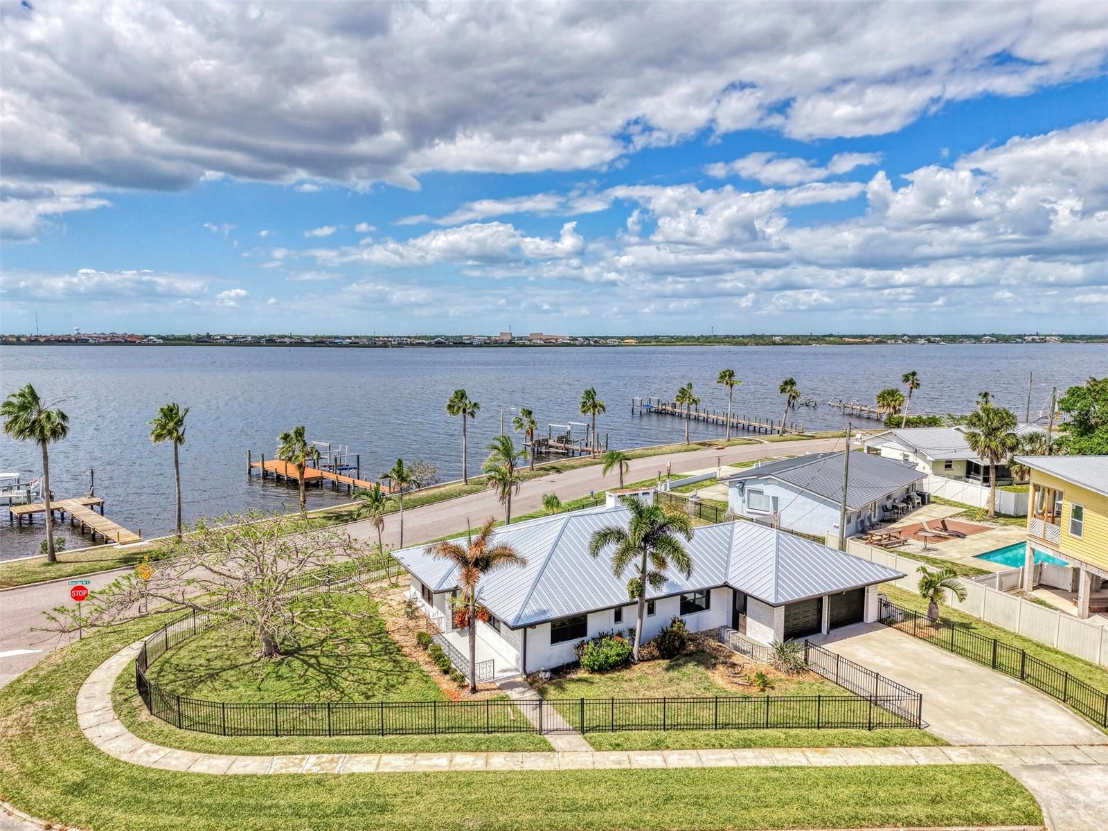 1822 Riverside Dr, Bradenton, FL 34208 photo