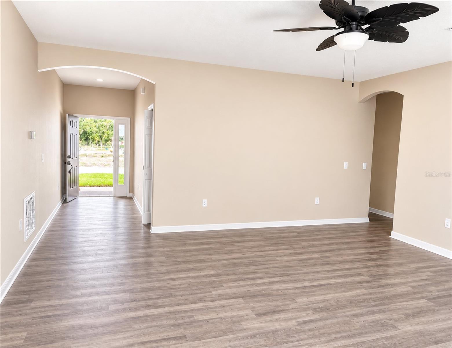 411 Shannon Estates Ct, Plant City, FL 33563 photo