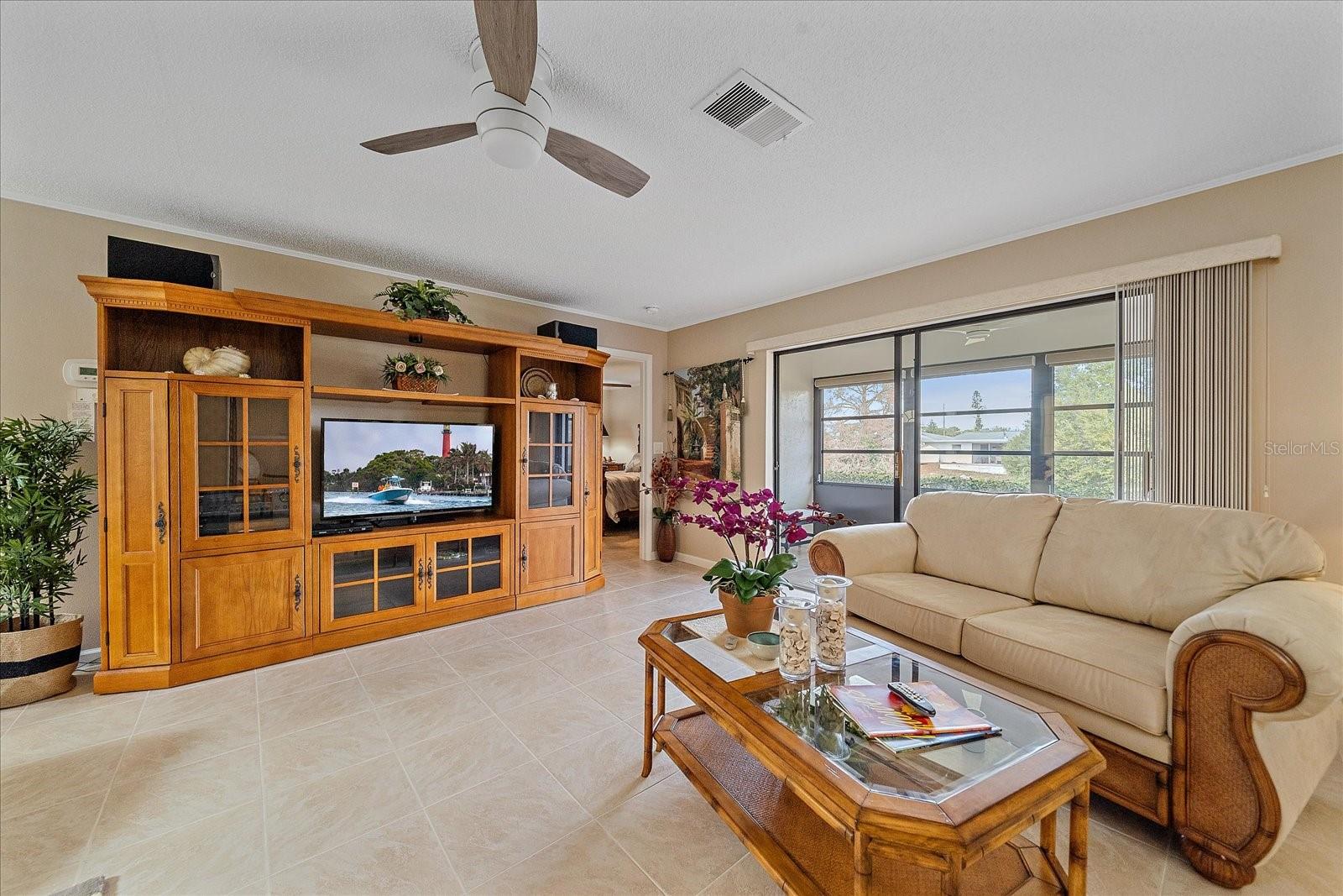 3135 Glen Elyn Boulevard 13, Sarasota, FL 34237 photo