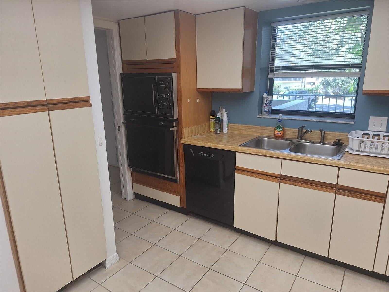 504 S Florida Ave #215, Tarpon Springs, FL 34689 photo
