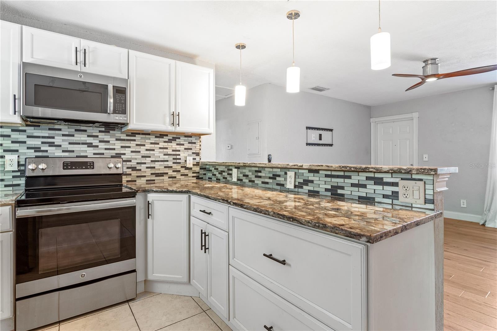 1230 70 St, Saint Petersburg, FL 33710 photo