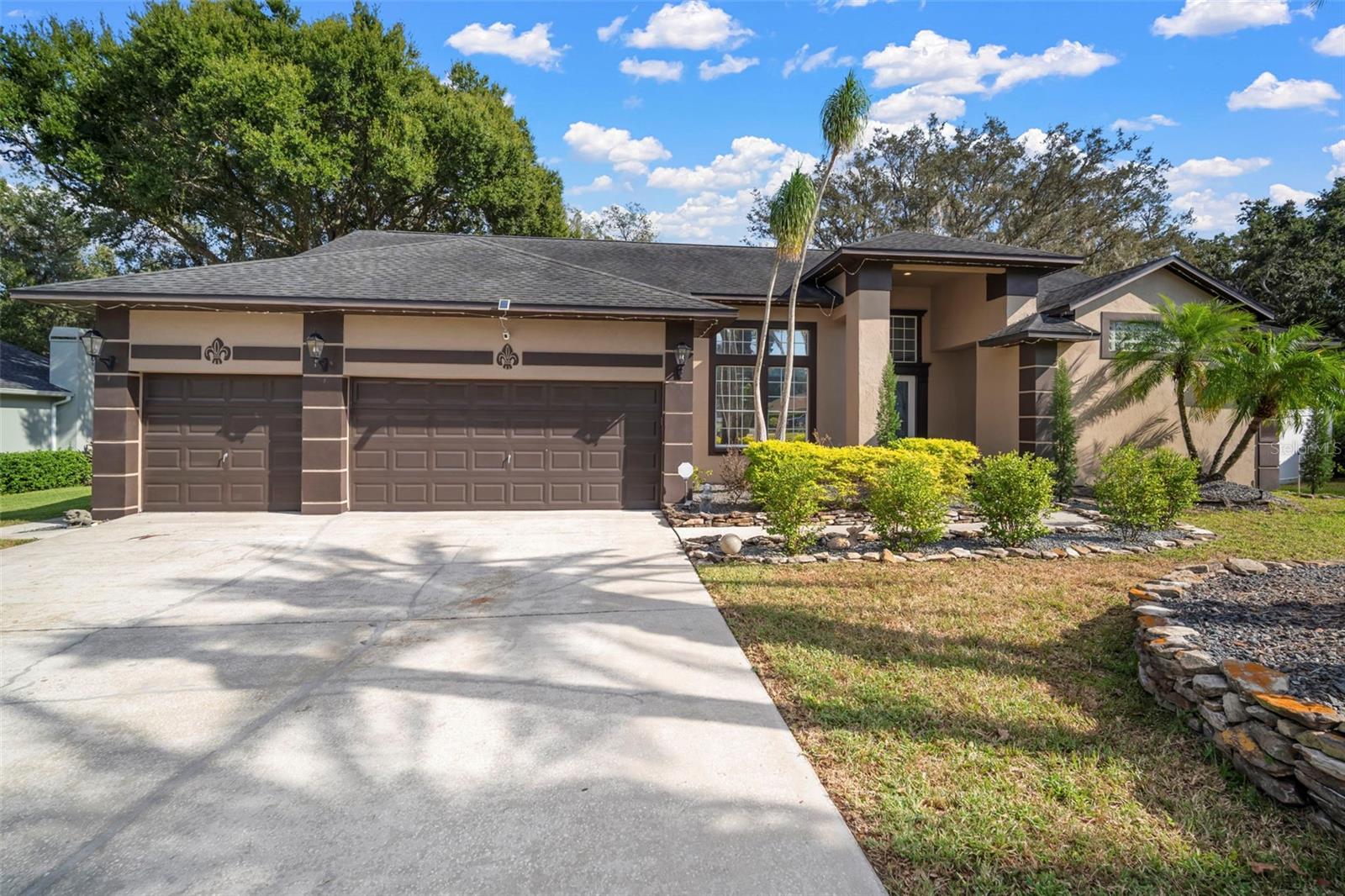 424 Summit Chase Dr, Valrico, FL 33594
