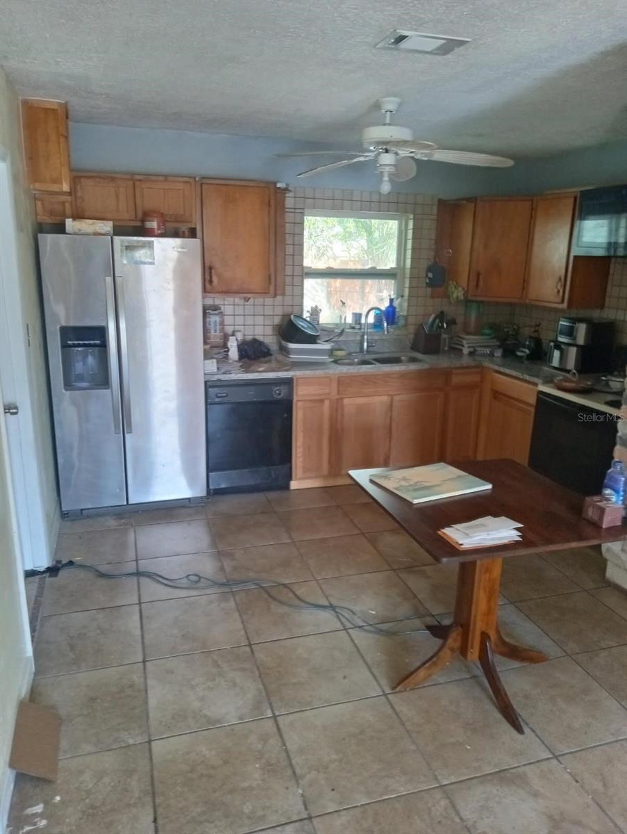 6631 Rosati Ln, Saint Petersburg, FL 33707 photo