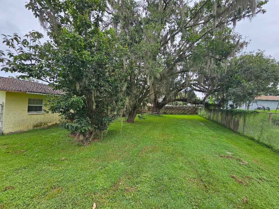 Single Family Residence in DADE CITY FL 10844 LINDA VISTA LANE 1.jpg