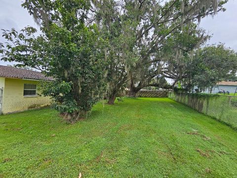 Single Family Residence in DADE CITY FL 10844 LINDA VISTA LANE 1.jpg