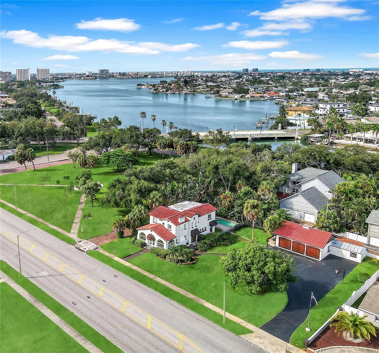 120 Park St, Saint Petersburg, FL 33710 photo