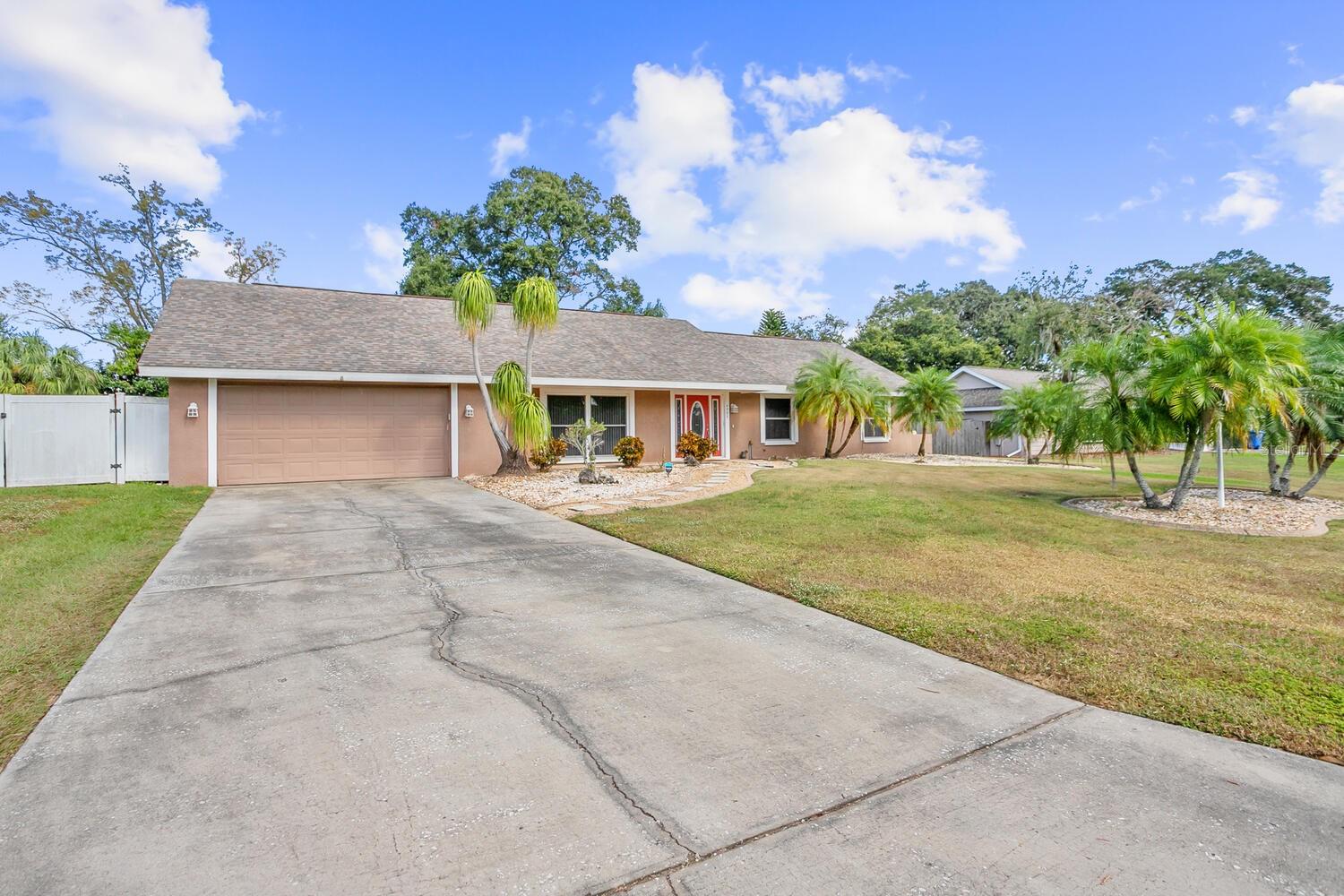 4502 Mohican Trl, Valrico, FL 33594 photo