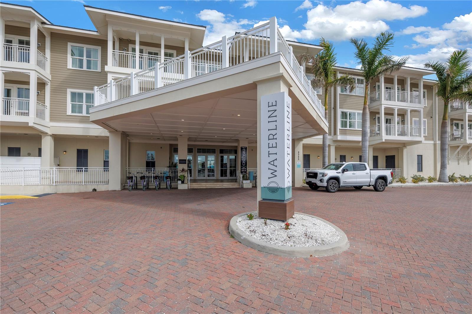 5325 Marina Dr, Bradenton Beach, FL 34217