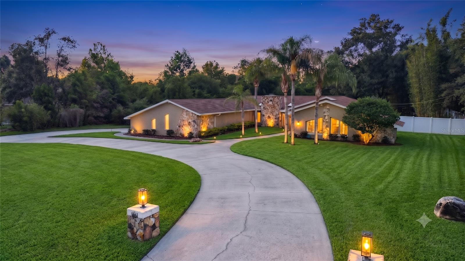 7487 River Country Dr, Weeki Wachee, FL 34607