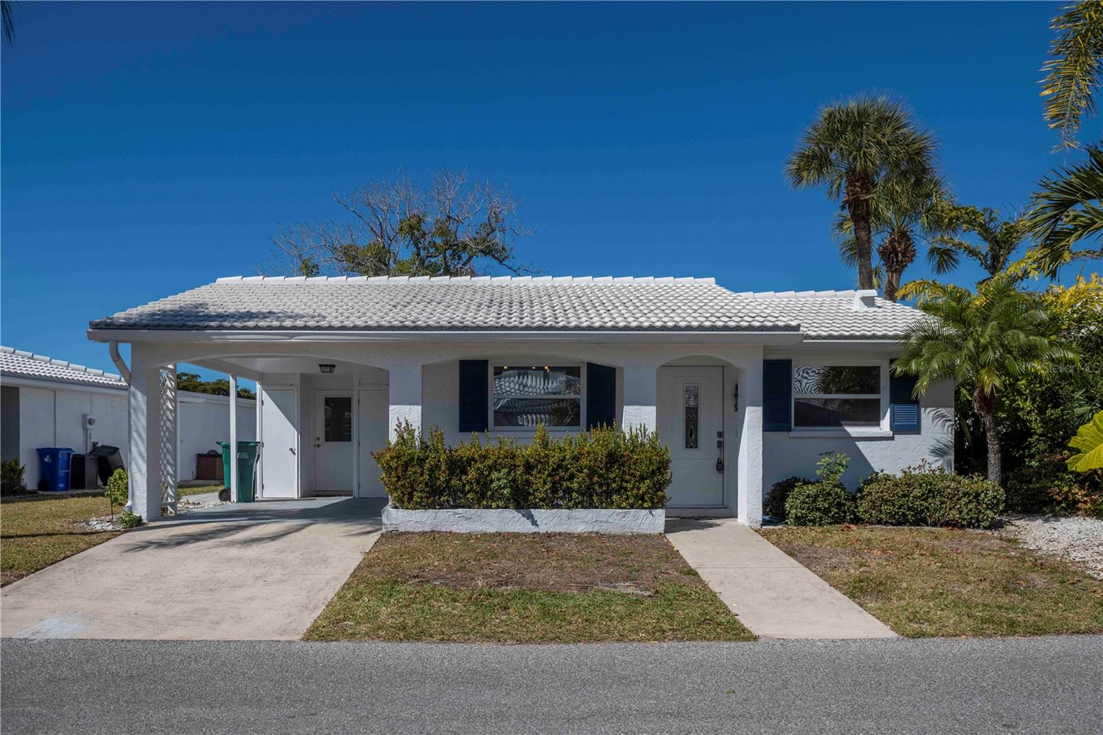 563 Spanish Dr, Longboat Key, FL 34228