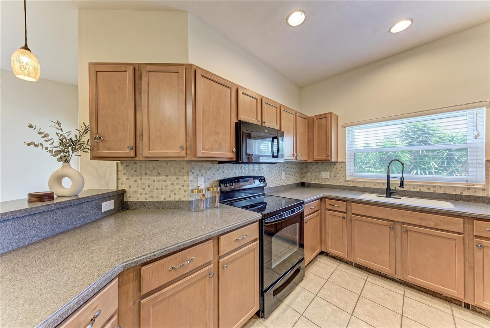 1510 Grantham Dr, Sarasota, FL 34234 photo