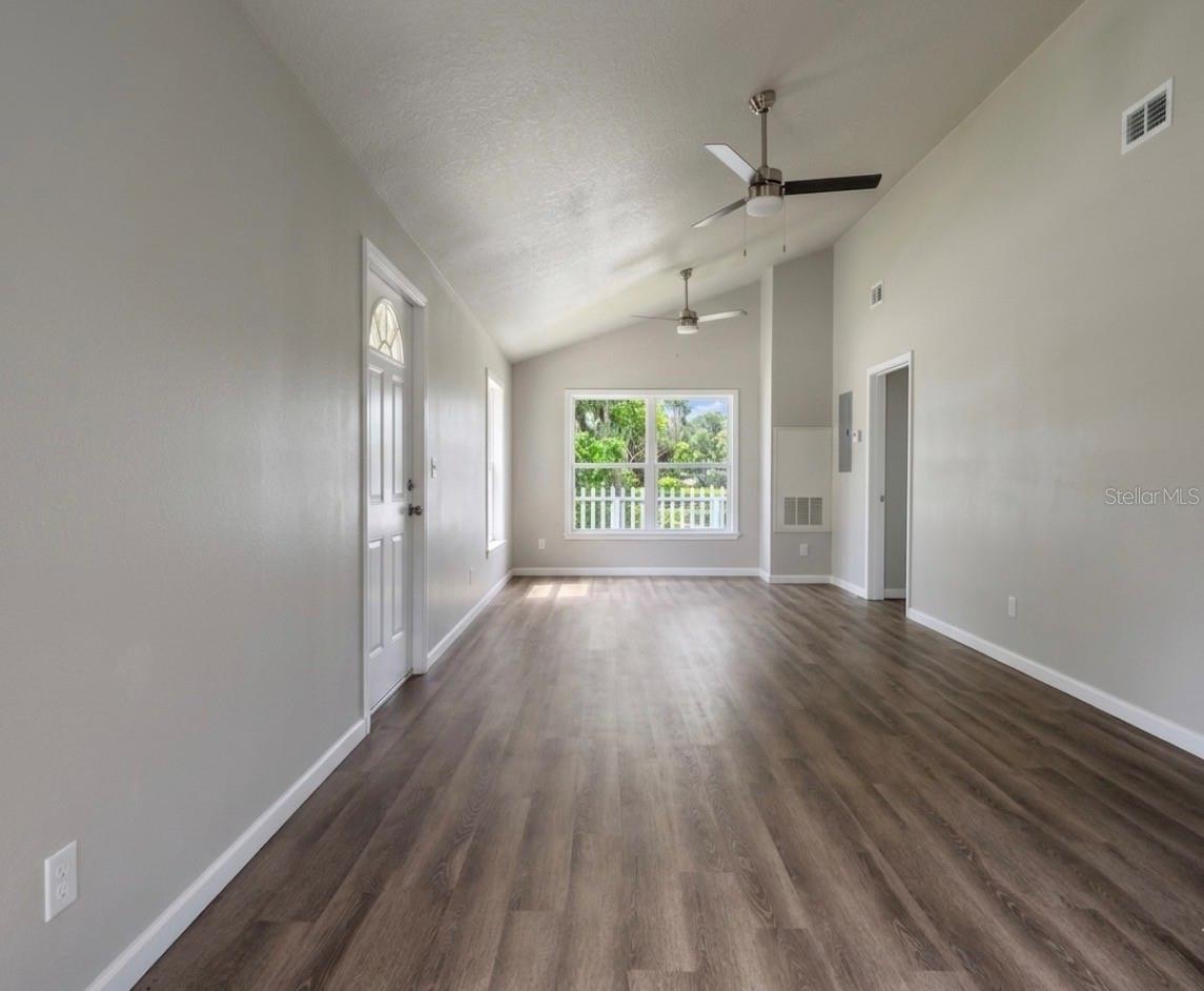 343 N Main Ave, Groveland, FL 34736 photo