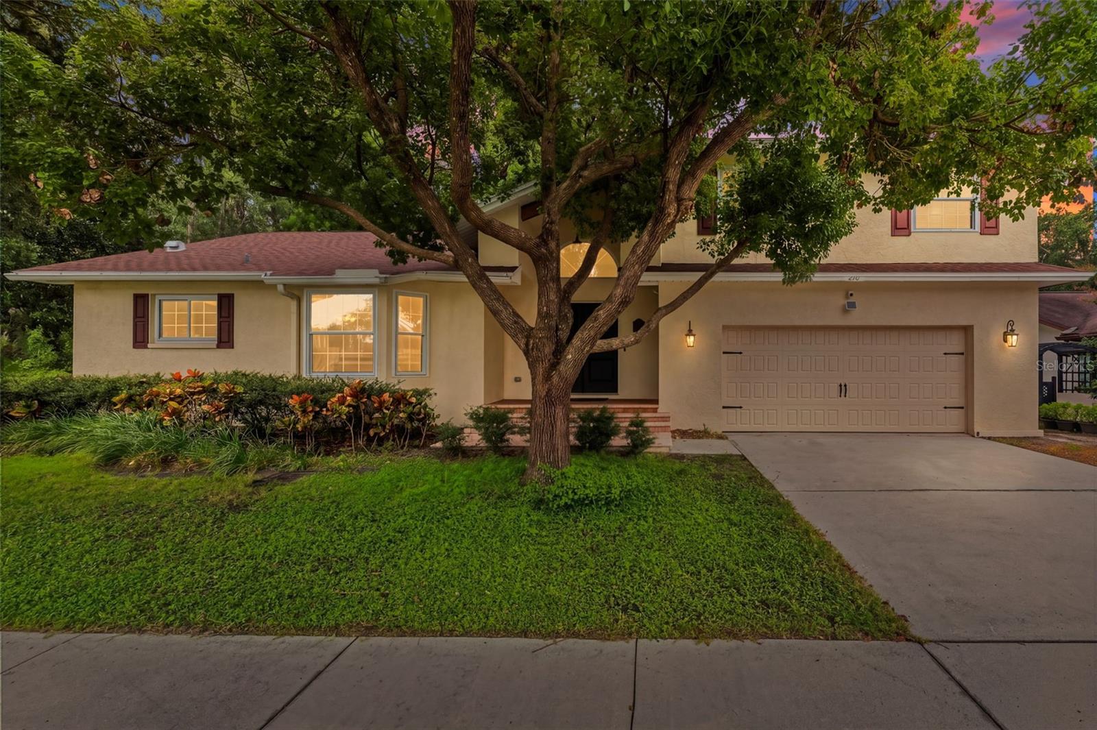 210 Woodland Ct, Safety Harbor, FL 34695
