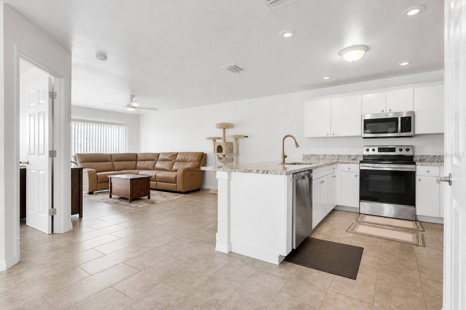 405 407 NE 24 Ave, Cape Coral, FL 33909 photo
