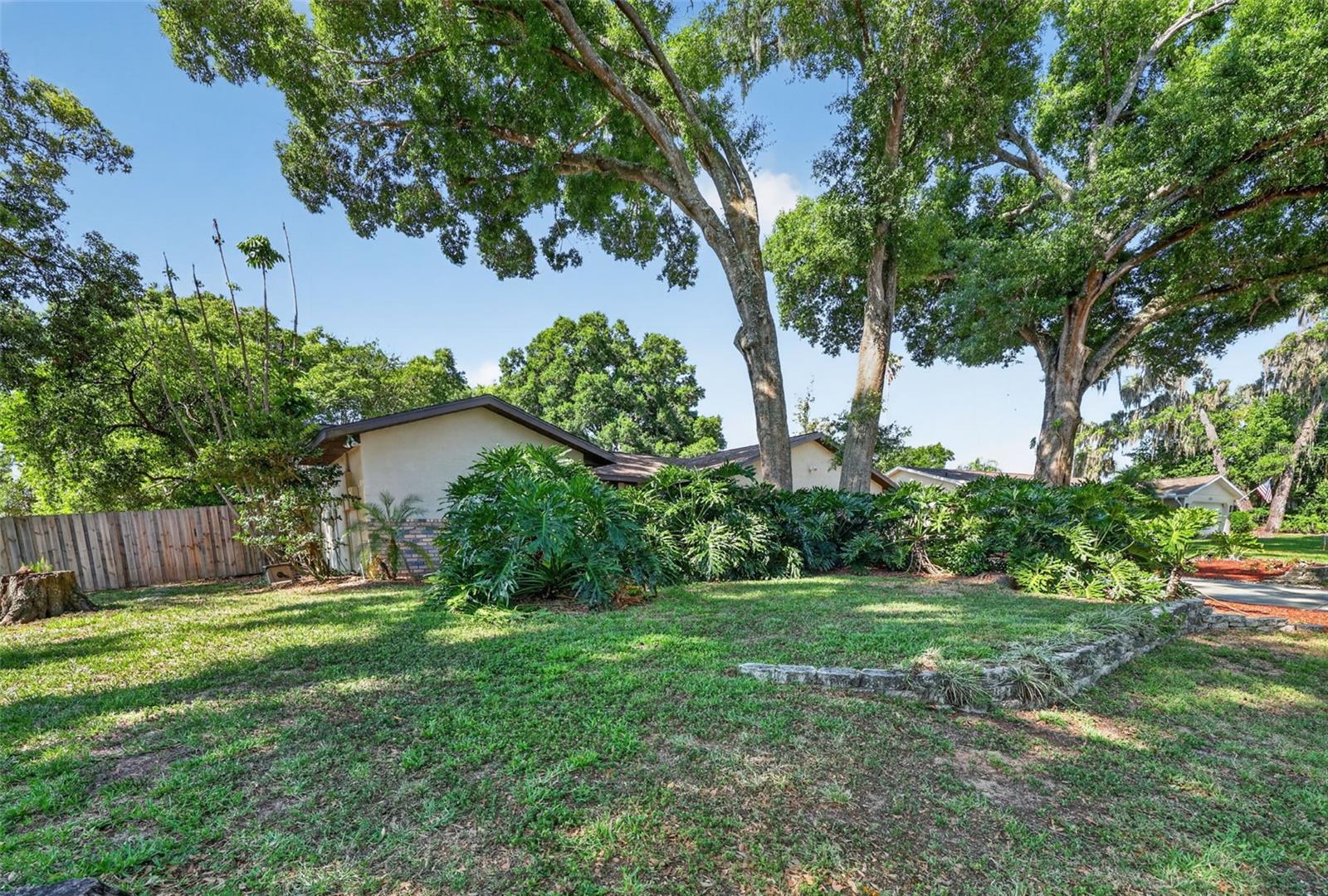 2713 Willow Oaks Dr, Valrico, FL 33594 photo