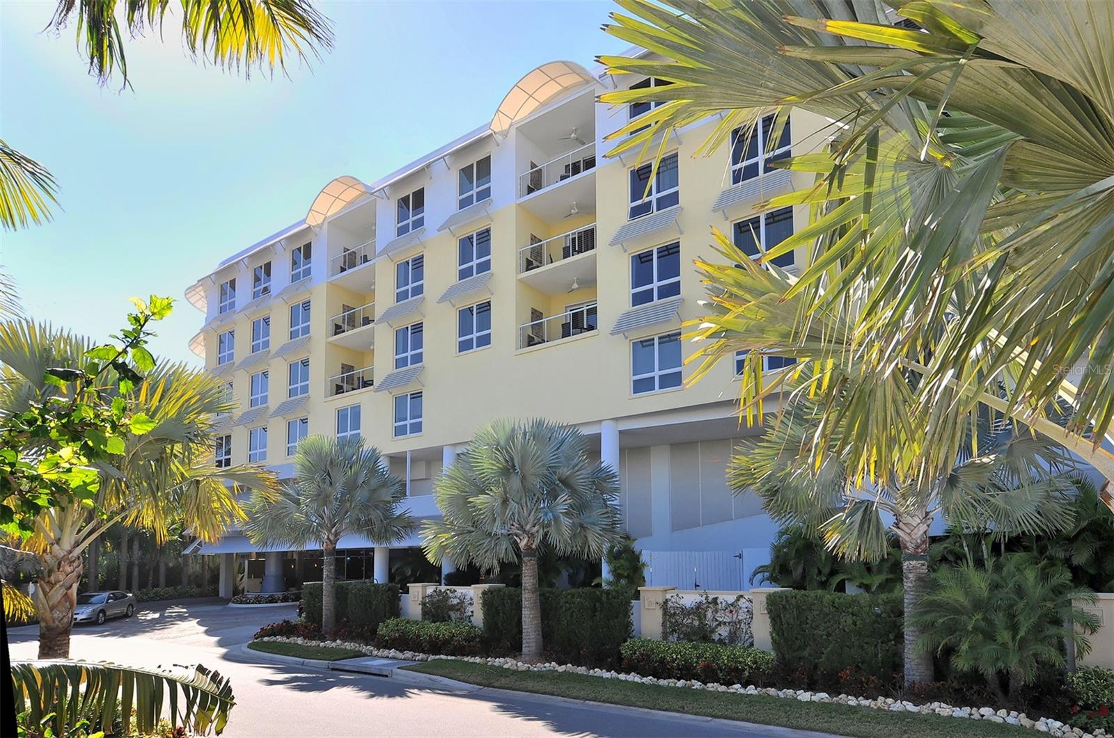 915 Seaside Dr #402 WEEKS 10 13, Sarasota, FL 34242 photo